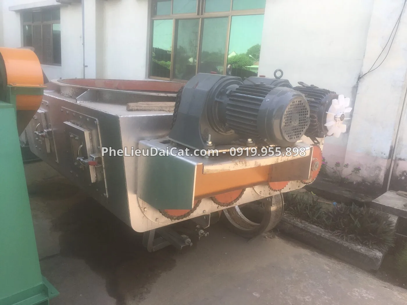 Kho bãi thu mua phế liệu quy mô lớn tại TP.HCM
