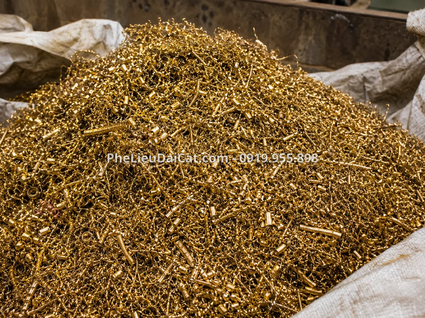 Mạt đồng vàng phế liệu